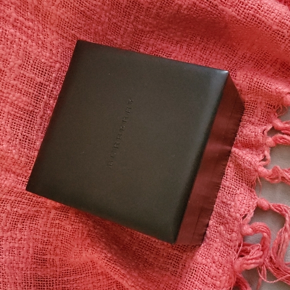 Burberry women's stainless steel watch - Picture 8 of 8